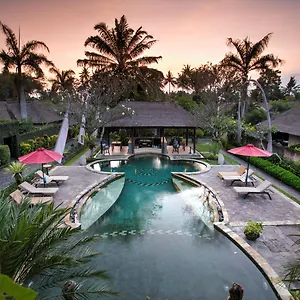  Villa Furamaxclusive & Villas,